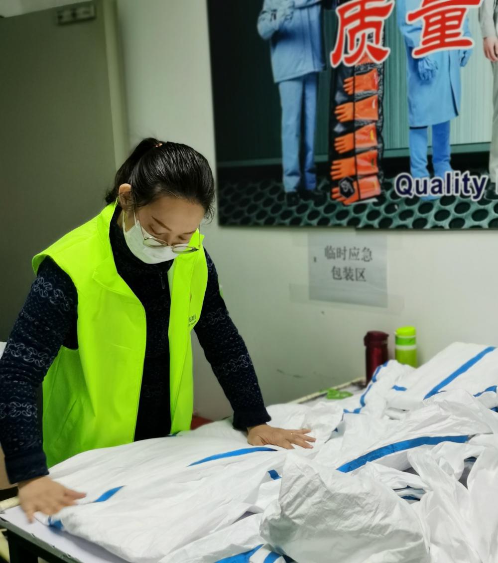 綠馬甲“浦東青年志愿者”，的一次晚班志愿服務(wù)