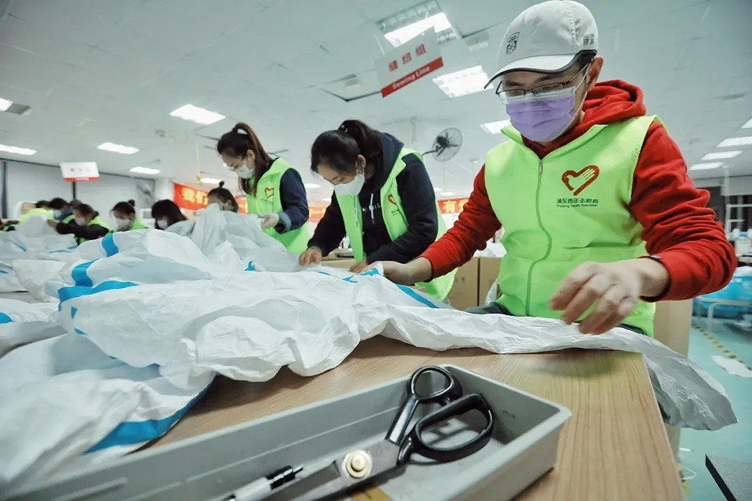 這些“守護者”們在上海誠格干了件大事！——20天，750人次，經(jīng)手近4萬件防護服！